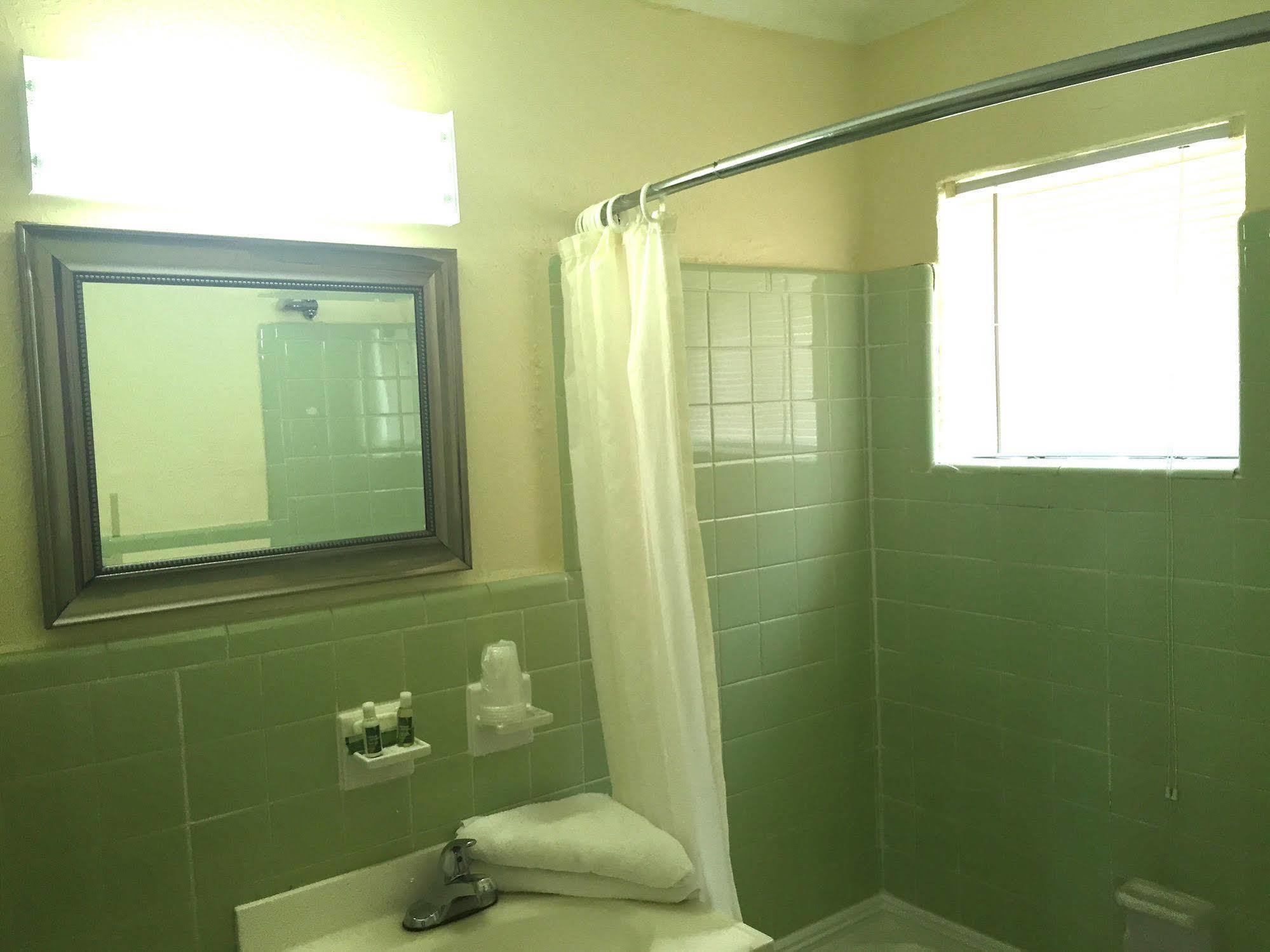 נורת' מירטל ביץ' Castaway Beach Inn & Swim Up Bar מראה חיצוני תמונה